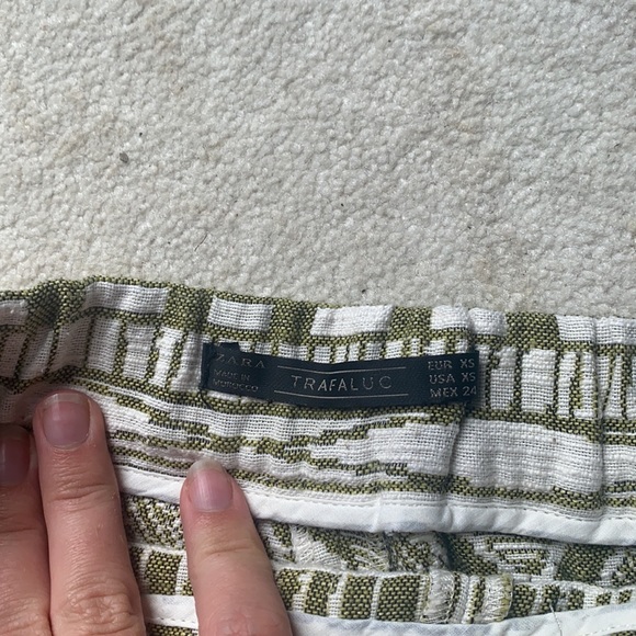 Zara patterned dress shorts XS - Picture 3 of 3